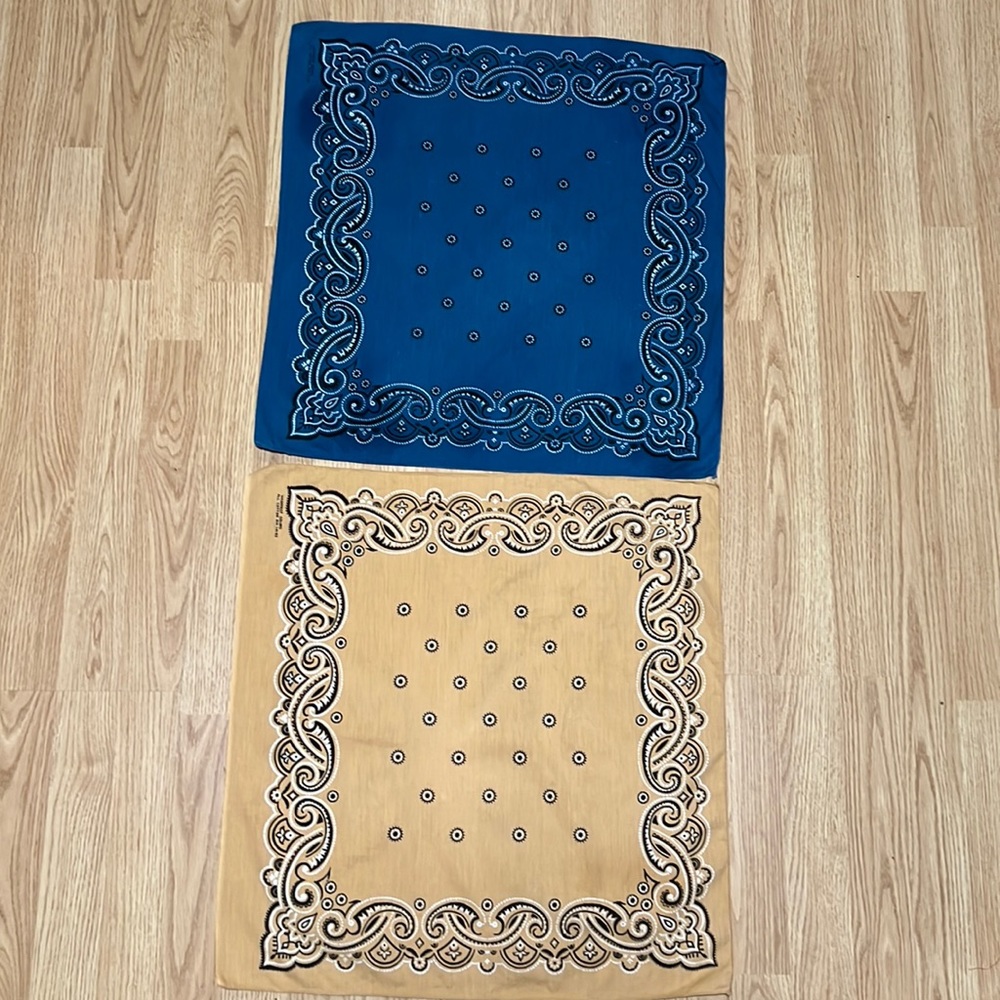 Vintage 1970s lot of 2 Washfast bandannas handkerchiefs in blue and tan